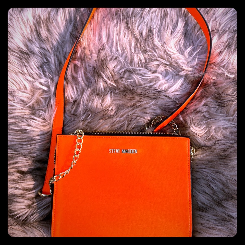 ⭐️New Steve Madden neon shoulder bag